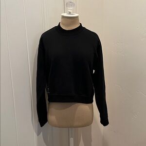 Osklen Women's Black Cropped Sweatshirt